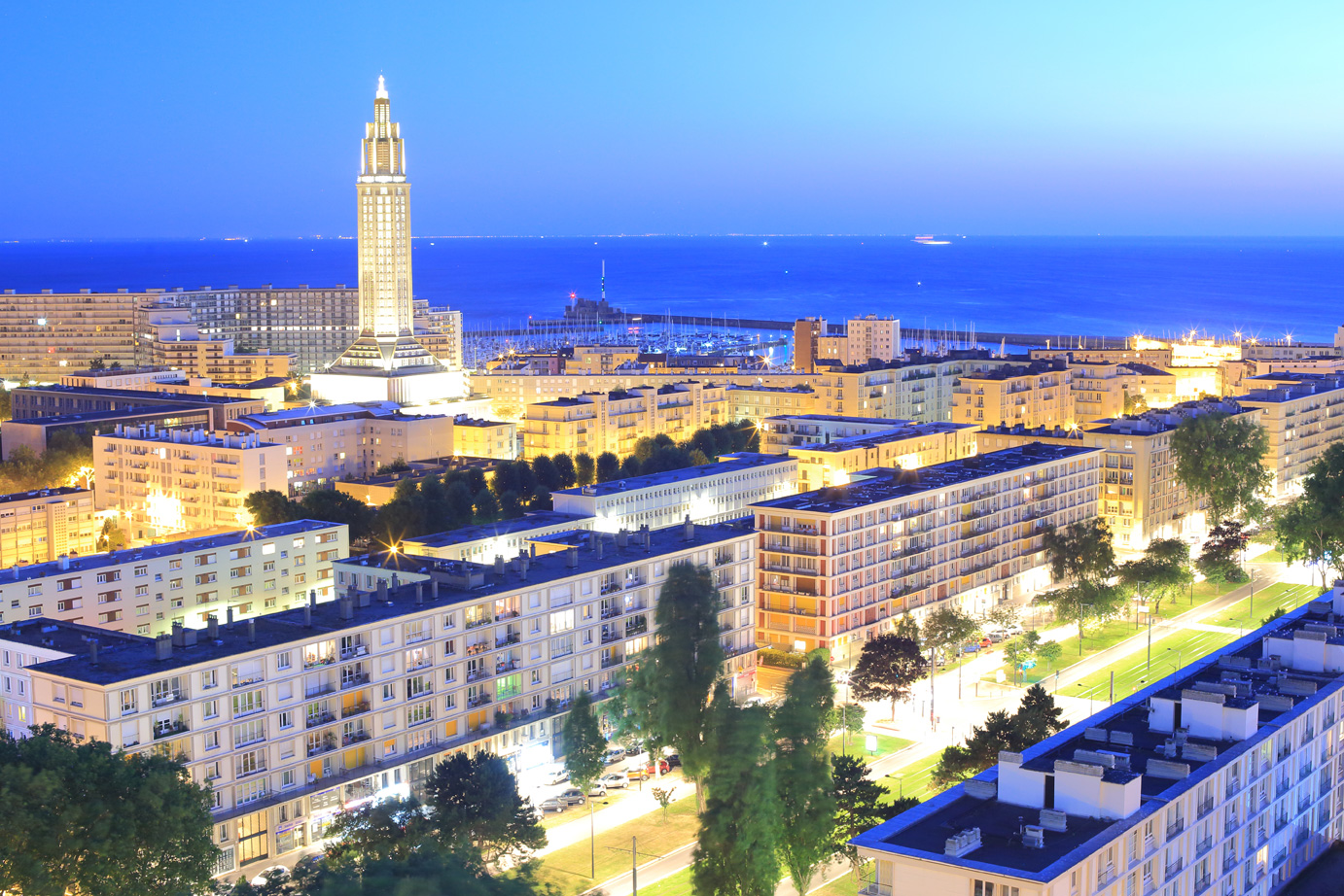 Le Havre centre ville de nuit